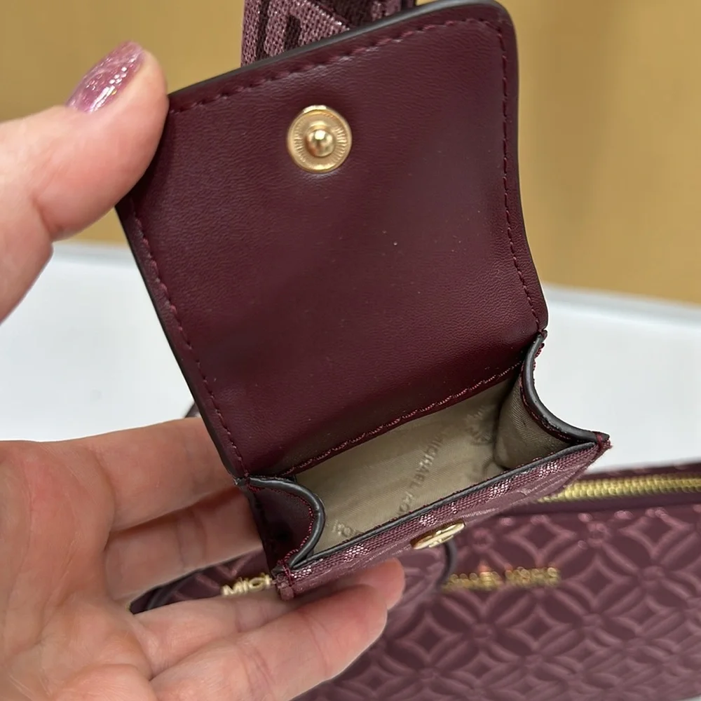 MICHAEL KORS Jet Set Travel Small Logo Jacquard Crossbody With Tech Attach
NWT - Picture 10 of 16